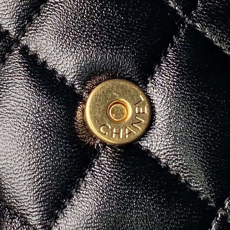 [TOP] CHANEL 24A Messenger Bag 14.5×24×6.5cm - 3 Colos