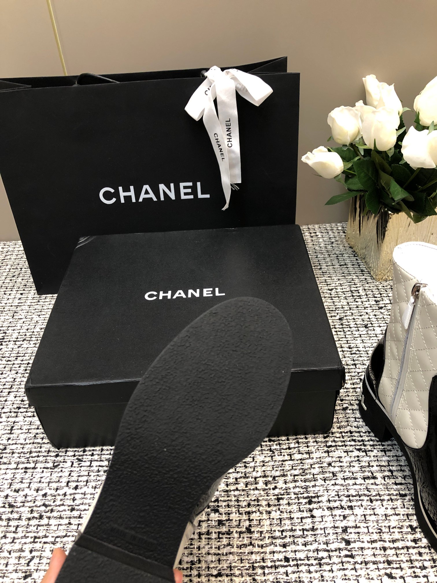 [TOP] CHANEL CC Boots - Black & White