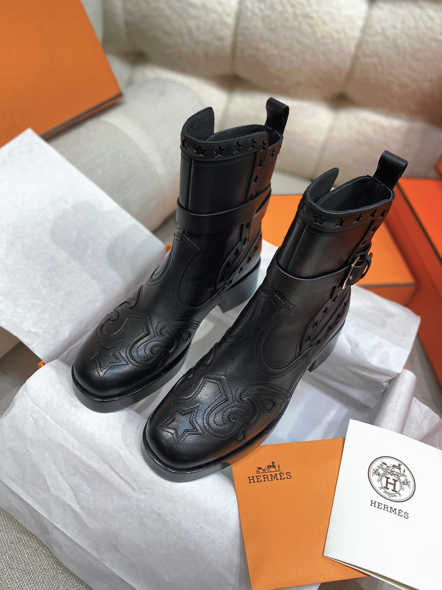 [TOP] HERMES 4.5cm Mid Heel Cowhide Embroidered Boots - Black