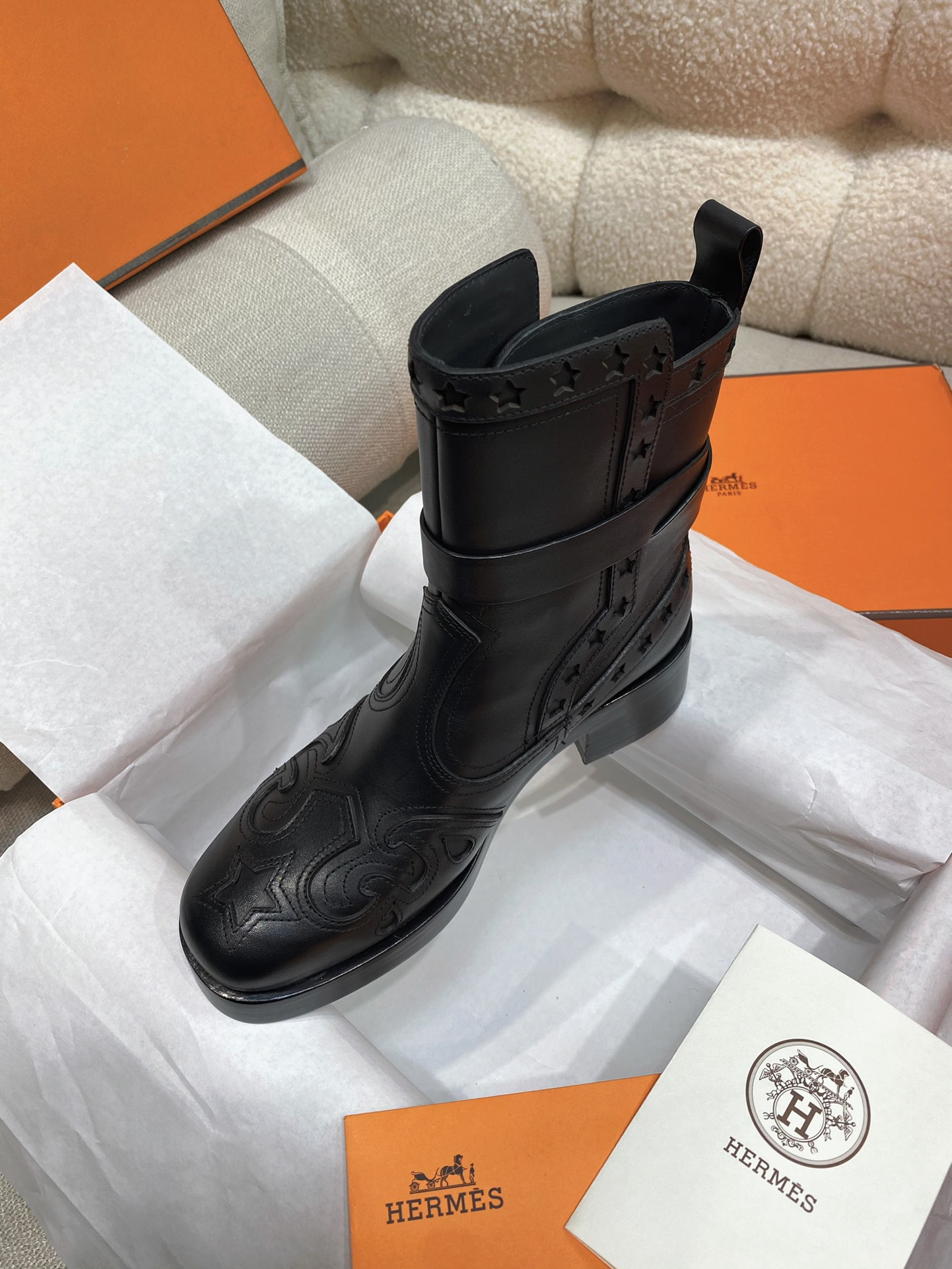 [TOP] HERMES 4.5cm Mid Heel Cowhide Embroidered Boots - Black