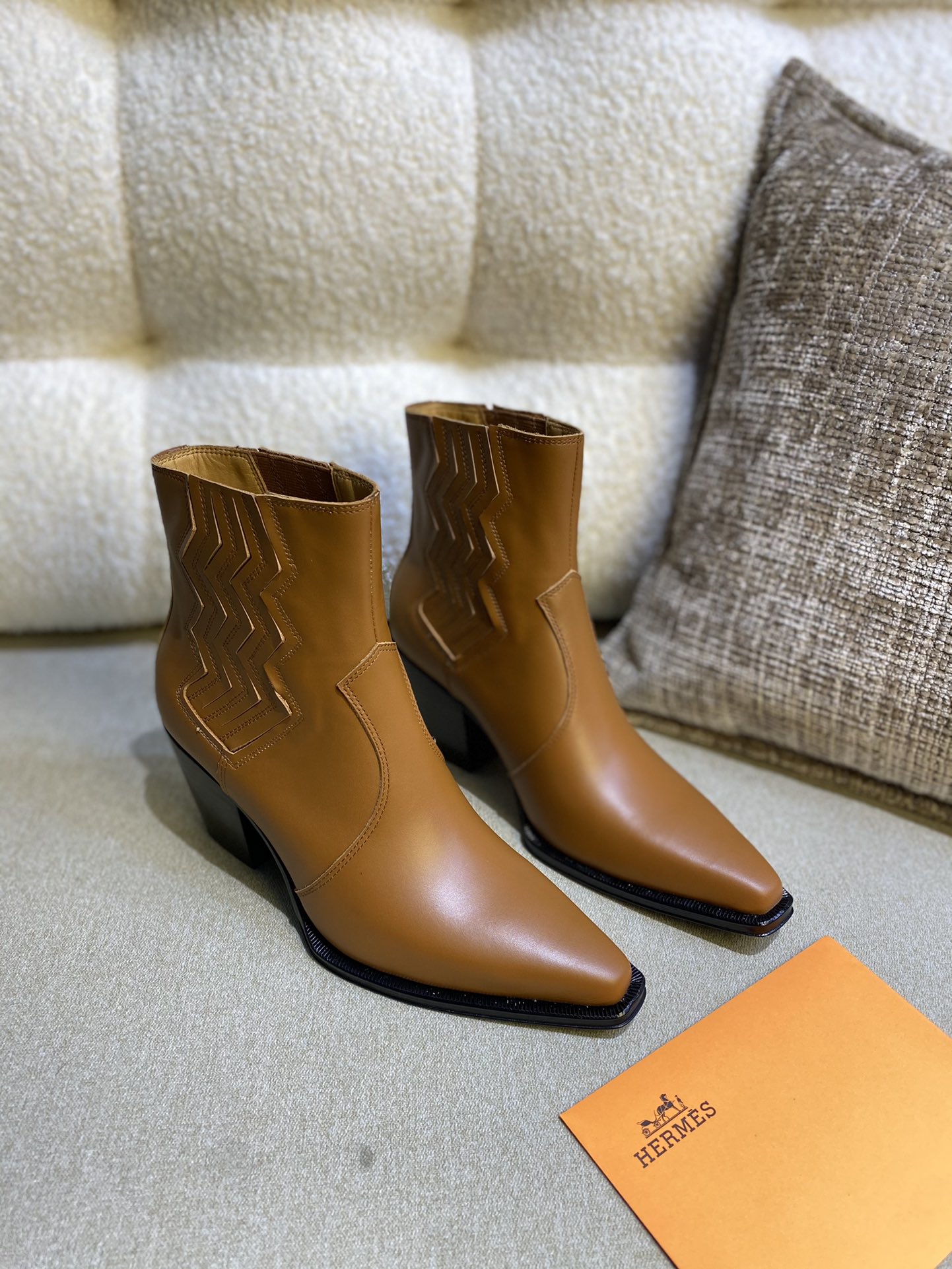 [TOP] HERMES 7cm High Heel Cowhide Boots - 2 Colors