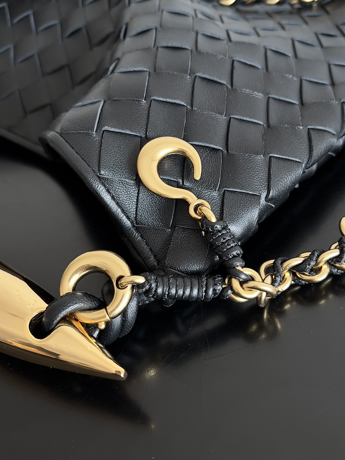 [TOP] Bottega Veneta BV Sardine Bag Intrecciato Weave with Chain 33x20x4 cm - Black