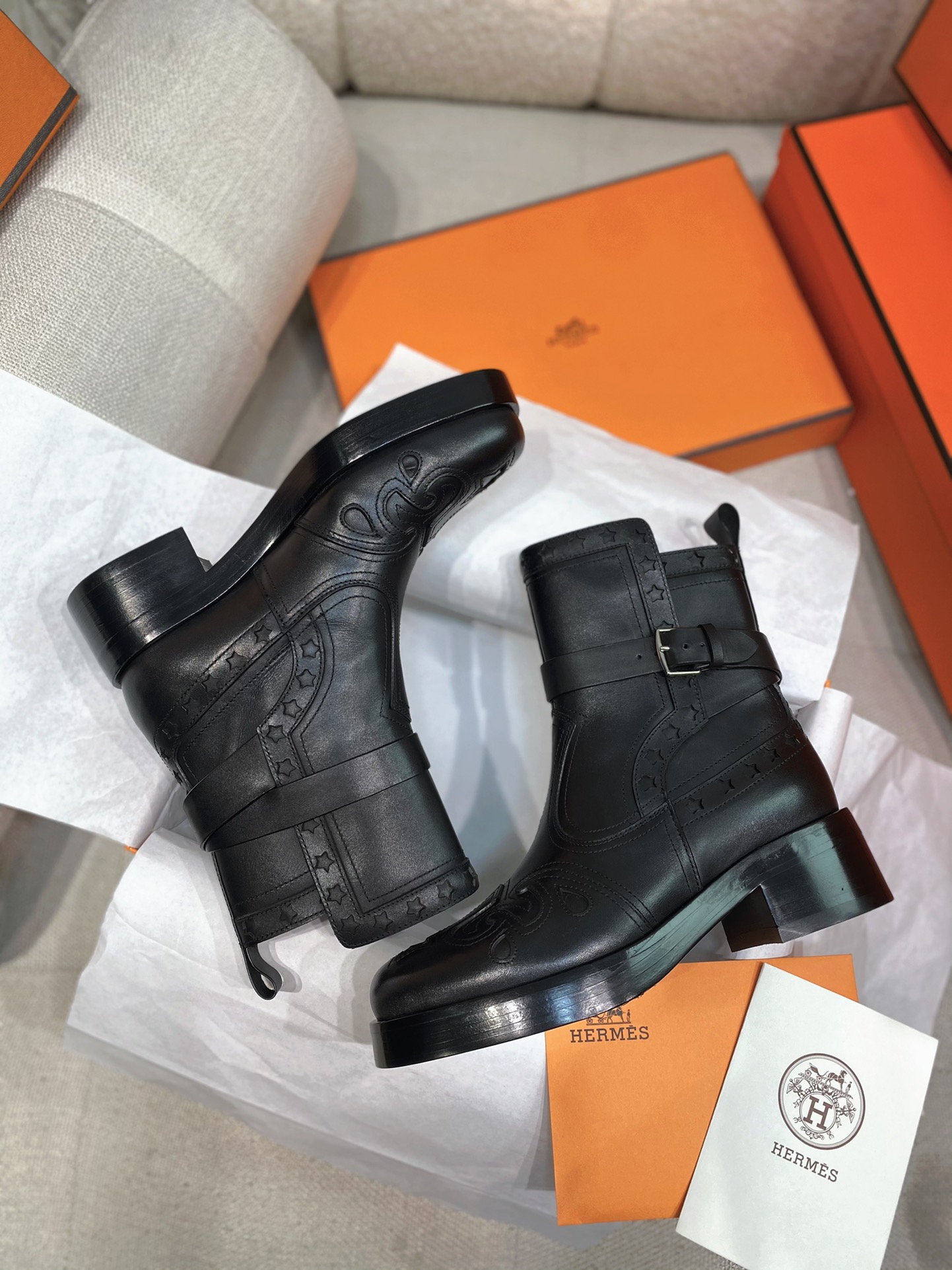 [TOP] HERMES 4.5cm Mid Heel Cowhide Embroidered Boots - Black