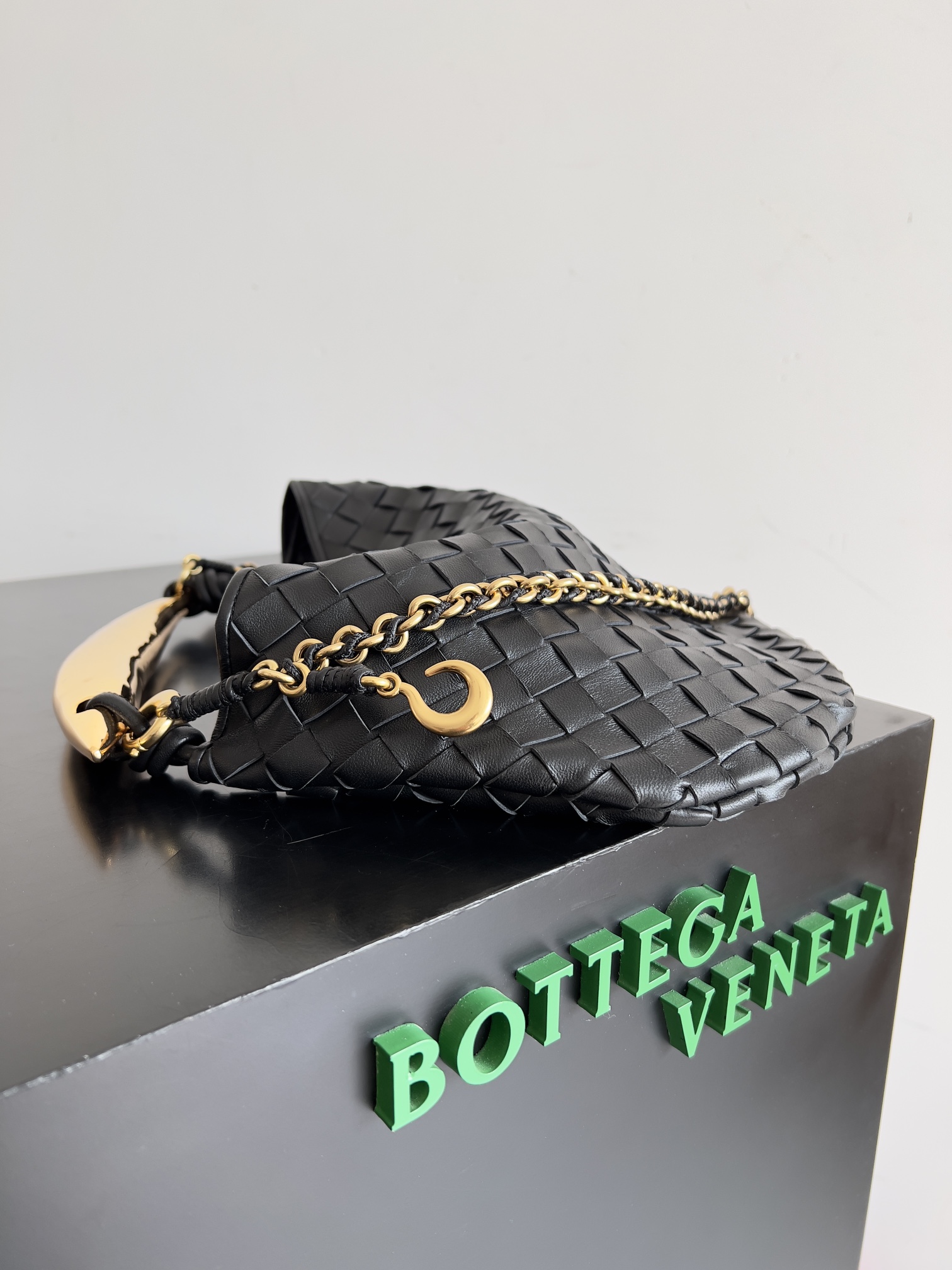 [TOP] Bottega Veneta BV Sardine Bag Intrecciato Weave with Chain 33x20x4 cm - Black