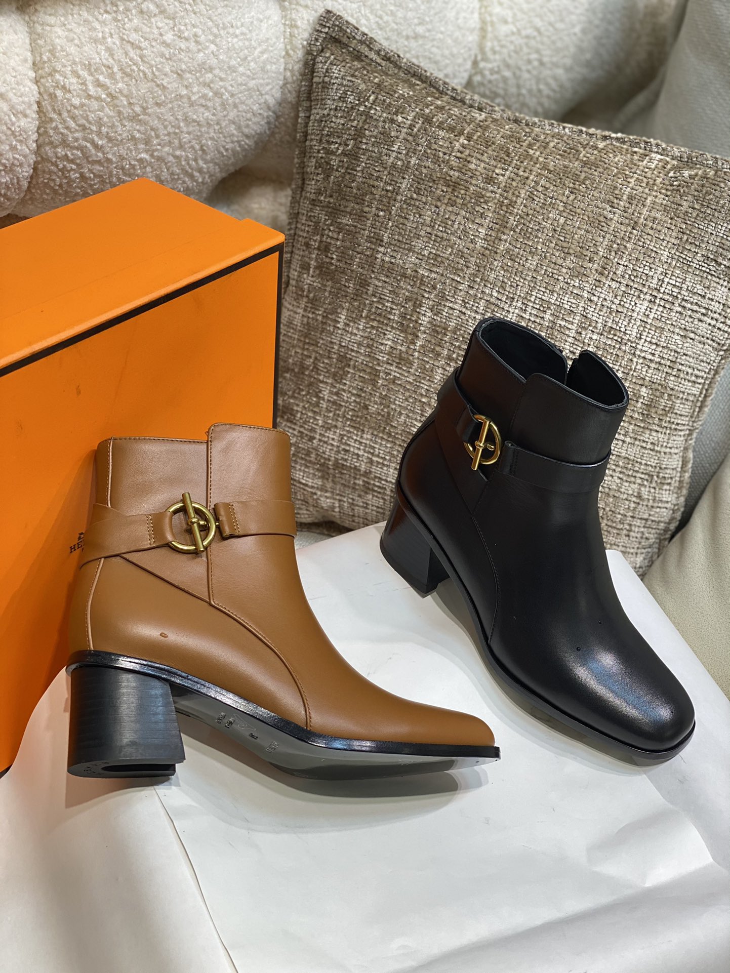 [TOP] HERMES 6cm High Heel Cowhide Boots - 2 Colors