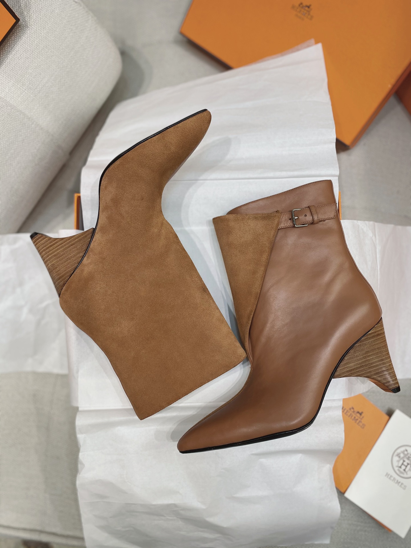 [TOP] HERMES 9cm High Heel Cowhide Boots - 2 Colors
