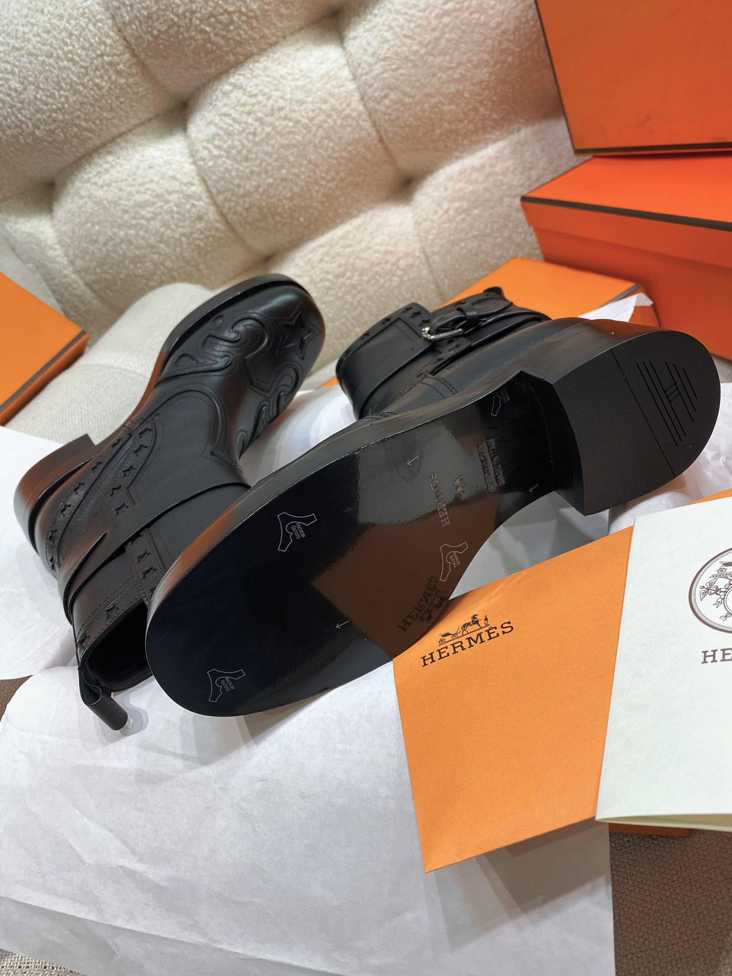 [TOP] HERMES 4.5cm Mid Heel Cowhide Embroidered Boots - Black