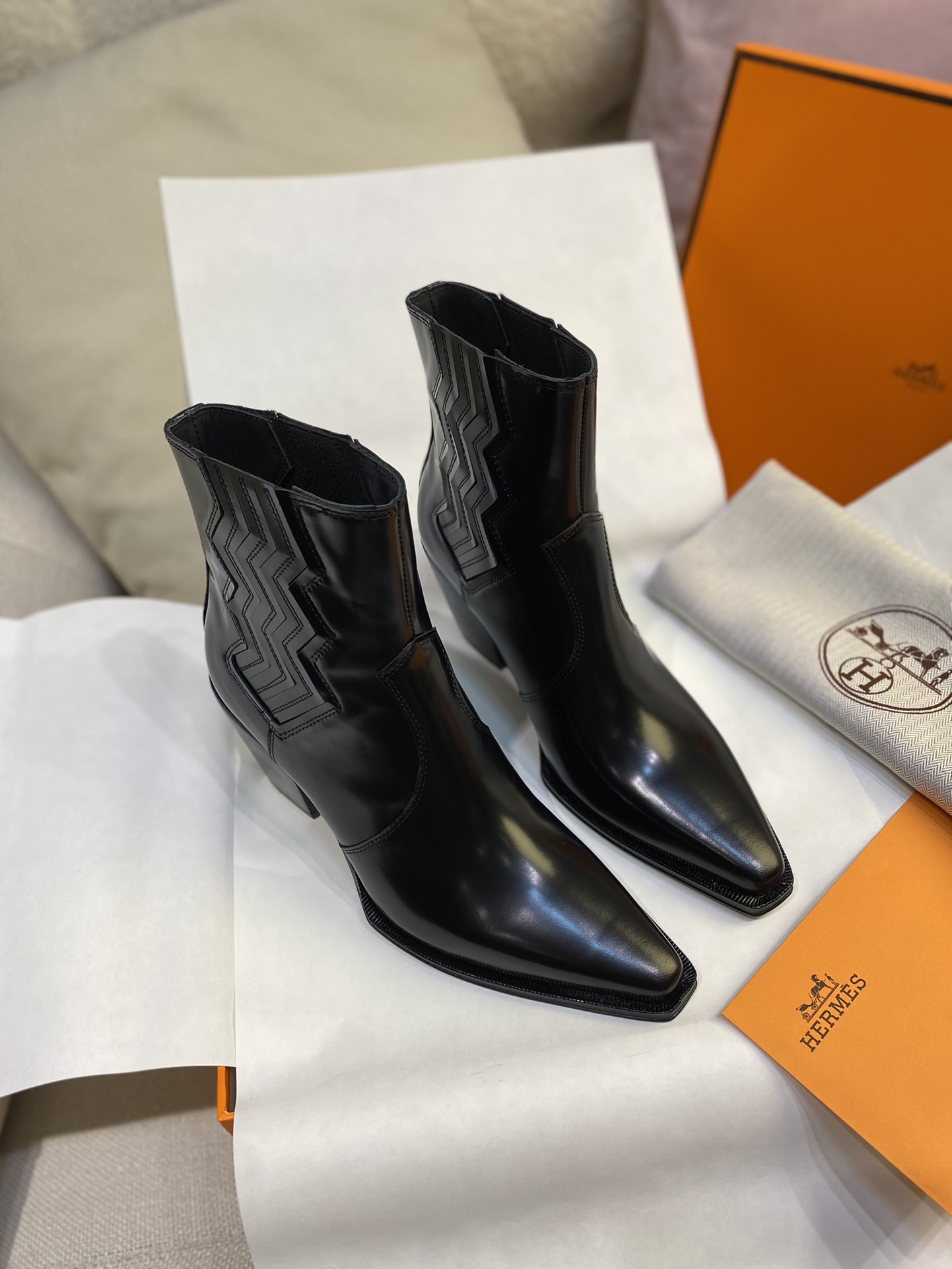 [TOP] HERMES 7cm High Heel Cowhide Boots - 2 Colors