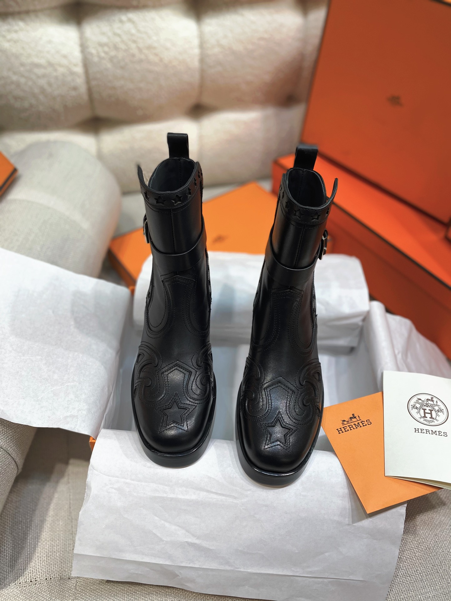 [TOP] HERMES 4.5cm Mid Heel Cowhide Embroidered Boots - Black
