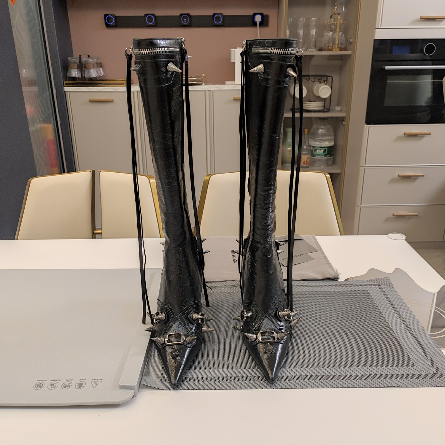 [TOP] BALENCIAGA 9cm High Heel Boots with Rivet -  Black