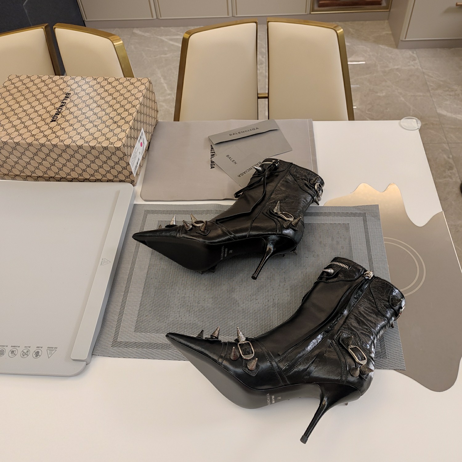 [TOP] BALENCIAGA 9cm High Heel Boots with Rivet -  Black