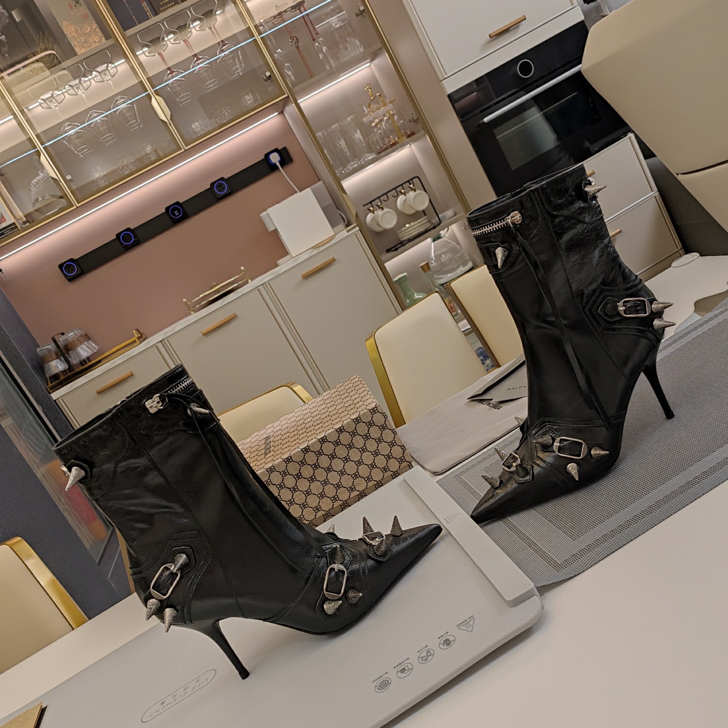 [TOP] BALENCIAGA 9cm High Heel Boots with Rivet -  Black