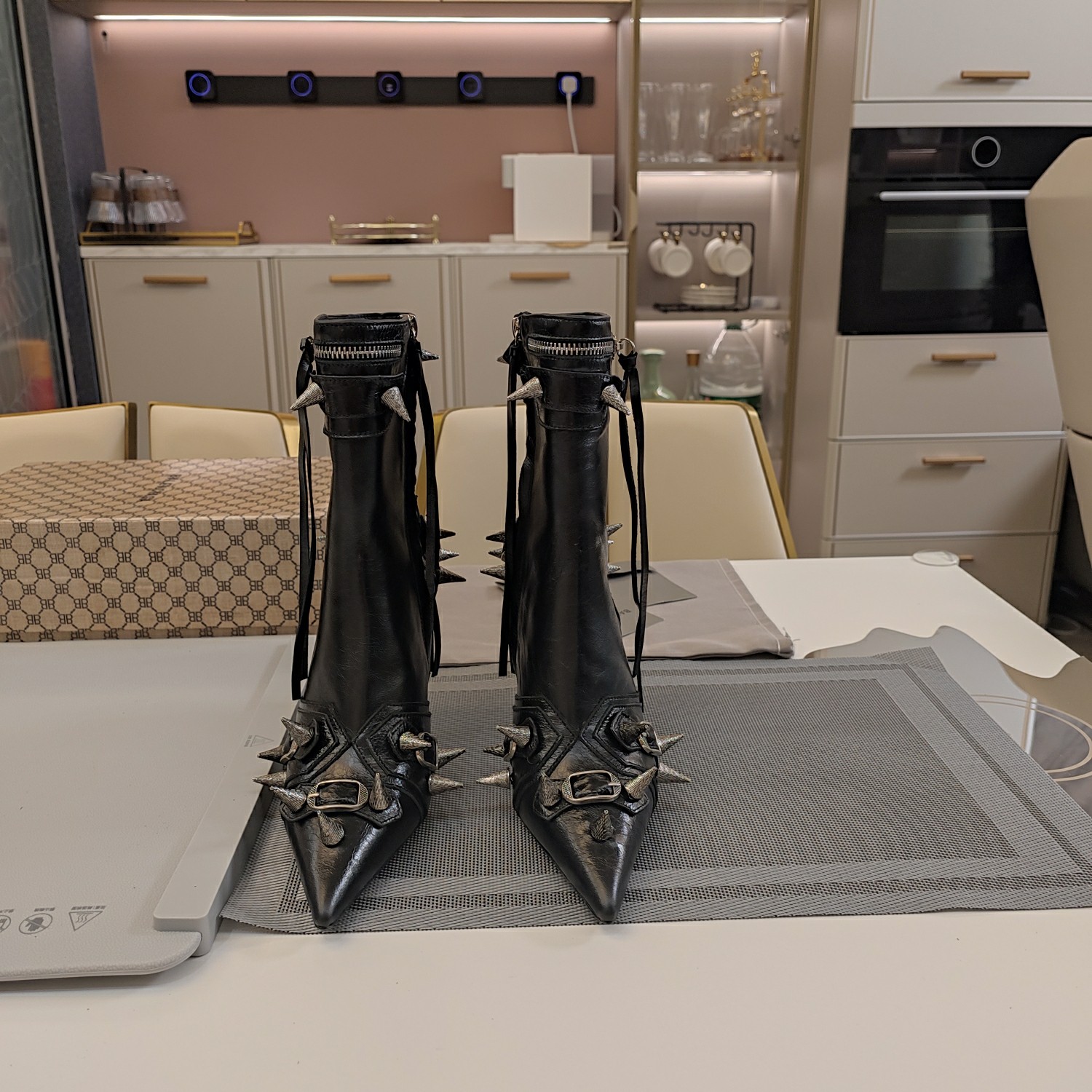 [TOP] BALENCIAGA 9cm High Heel Boots with Rivet -  Black