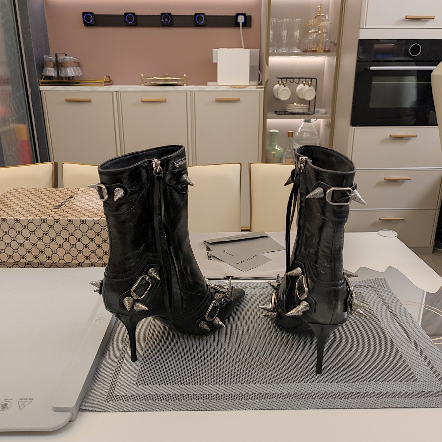 [TOP] BALENCIAGA 9cm High Heel Boots with Rivet -  Black
