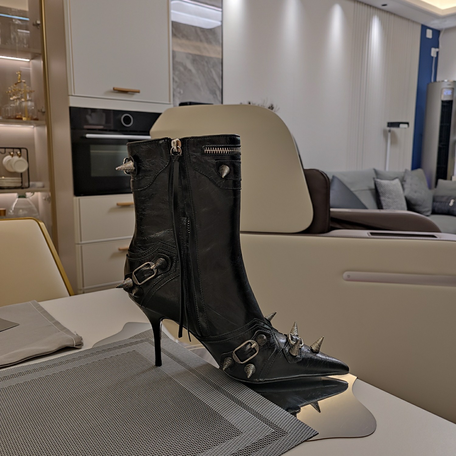 [TOP] BALENCIAGA 9cm High Heel Boots with Rivet -  Black