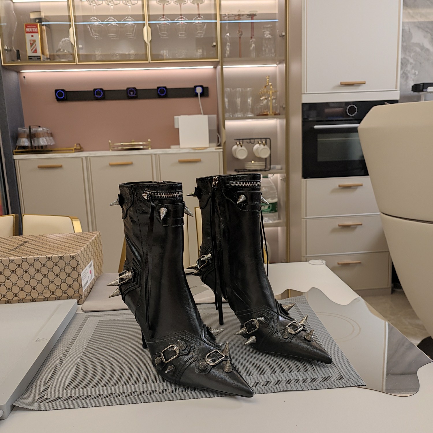 [TOP] BALENCIAGA 9cm High Heel Boots with Rivet -  Black