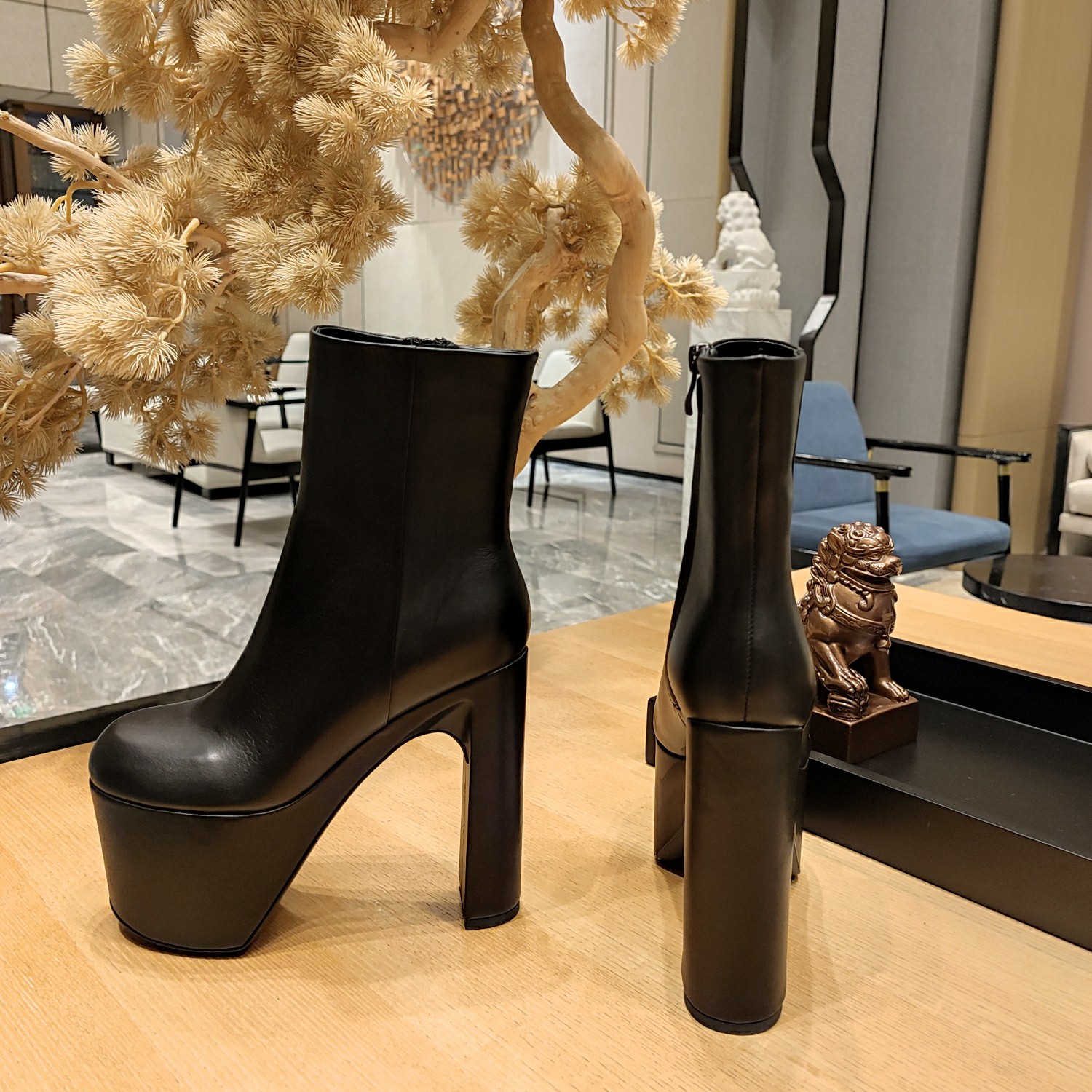 [TOP] BALENCIAGA 13cm High Heel Bootie - Black & White