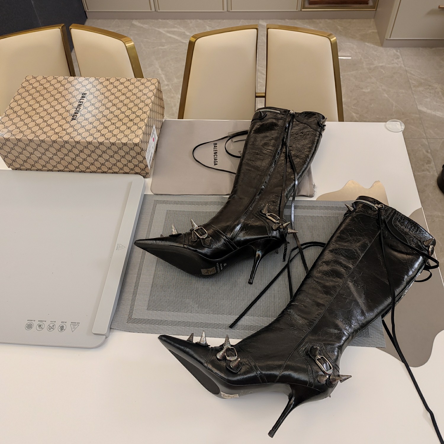 [TOP] BALENCIAGA 9cm High Heel Boots with Rivet -  Black
