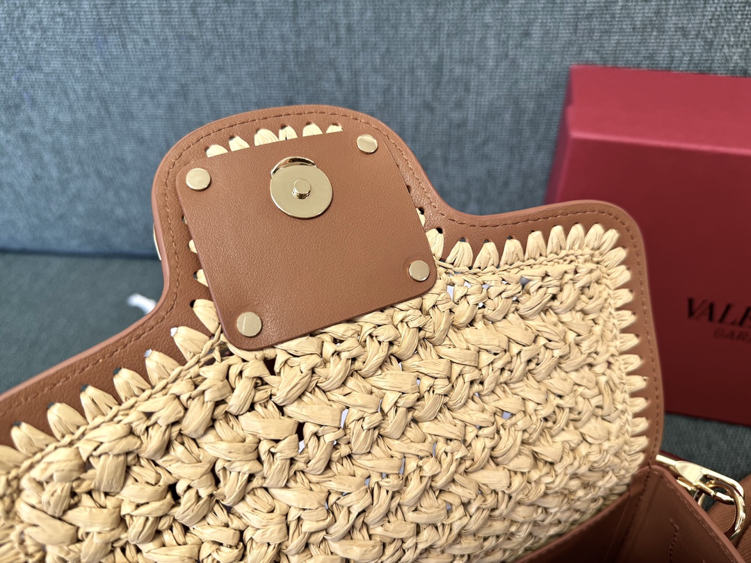 [TOP] VALENTINO Garavani Loco Bag Woven Calfskin Handbag 23.5x 18x8cm - 2 Colour