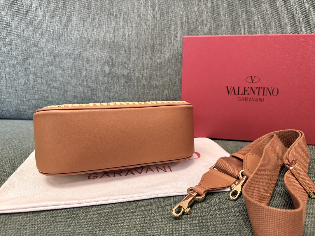 [TOP] VALENTINO Garavani Loco Bag Woven Calfskin Handbag 23.5x 18x8cm - 2 Colour