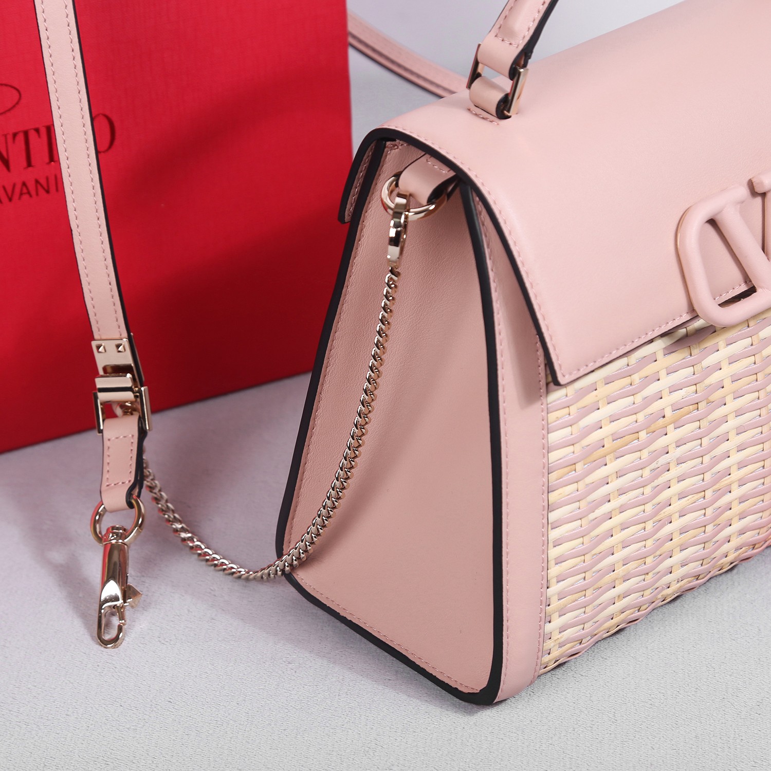 [TOP] VALENTINO Garavani Vsling Bag Calfskin & Bamboo Woven 25x15x11cm