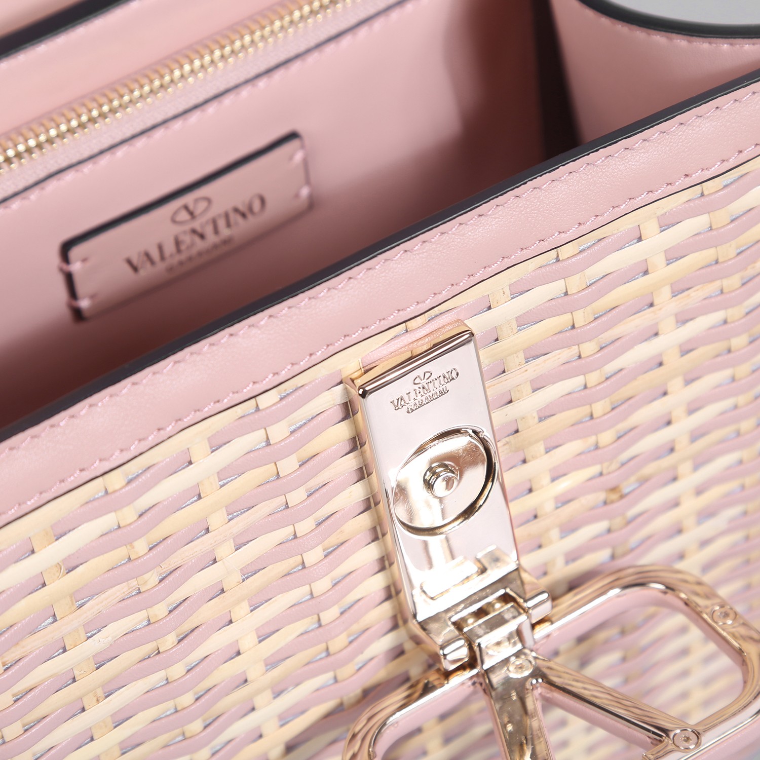 [TOP] VALENTINO Garavani Vsling Bag Calfskin & Bamboo Woven 25x15x11cm