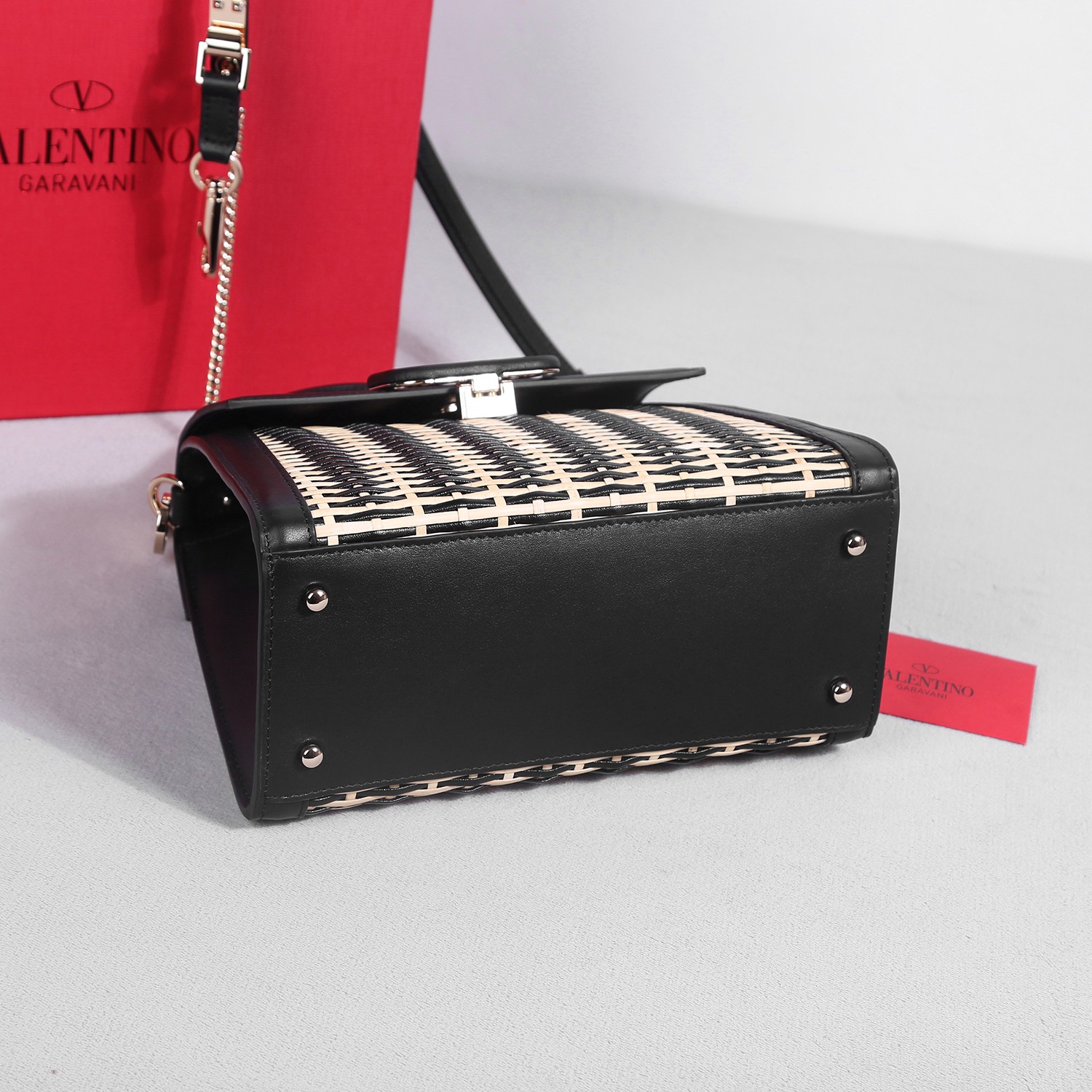 [TOP] VALENTINO Garavani Vsling Bag Calfskin & Bamboo Woven 25x15x11cm