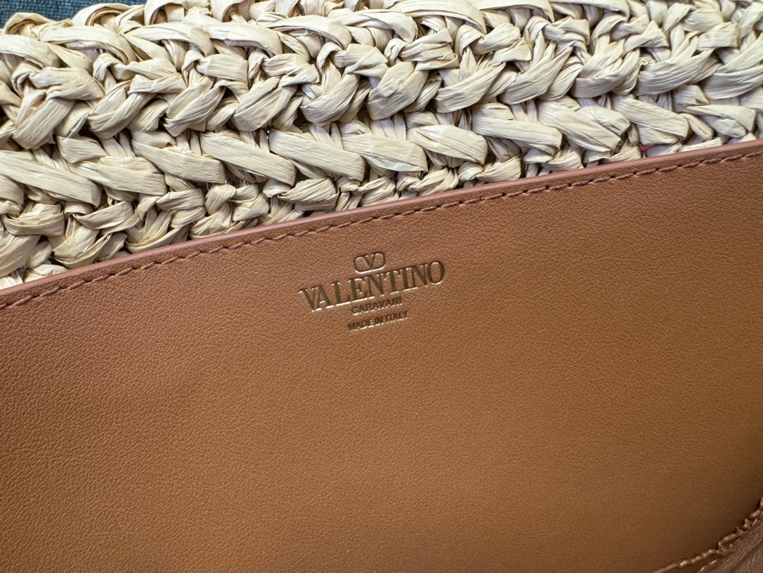 [TOP] VALENTINO Garavani Loco Bag Woven Calfskin Handbag 23.5x 18x8cm - 2 Colour