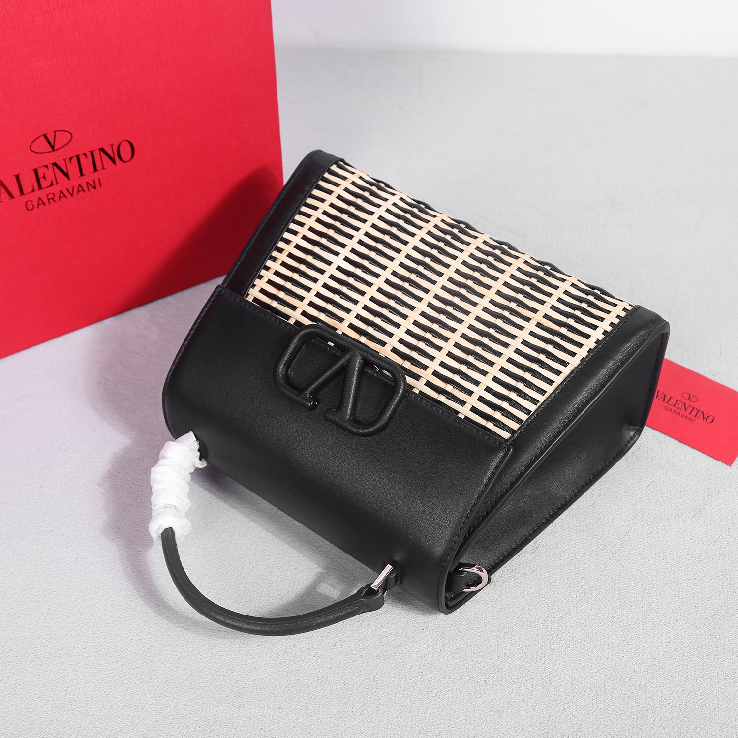 [TOP] VALENTINO Garavani Vsling Bag Calfskin & Bamboo Woven 25x15x11cm