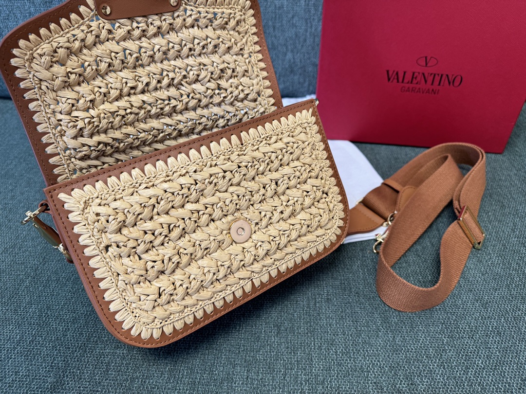 [TOP] VALENTINO Garavani Loco Bag Woven Calfskin Handbag 23.5x 18x8cm - 2 Colour