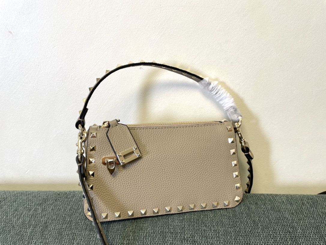 [TOP] VALENTINO Rockstud Bag Small Calf Leather Bag 19x13x7cm - 10 Colors