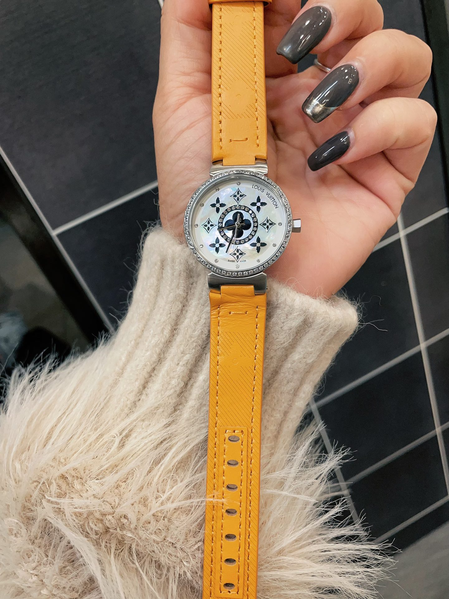[TOP] Louis Vuitton LV  Watch 34mm - Yellow