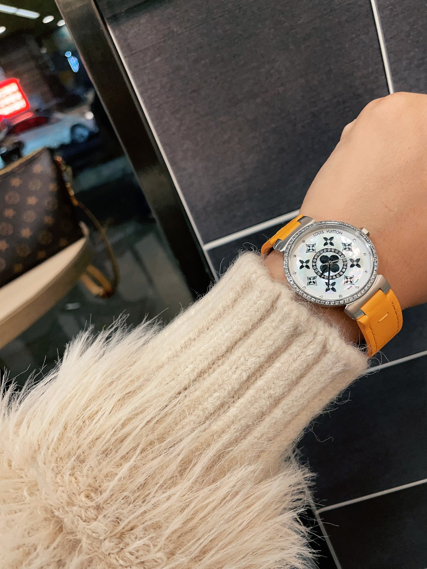 [TOP] Louis Vuitton LV  Watch 34mm - Yellow