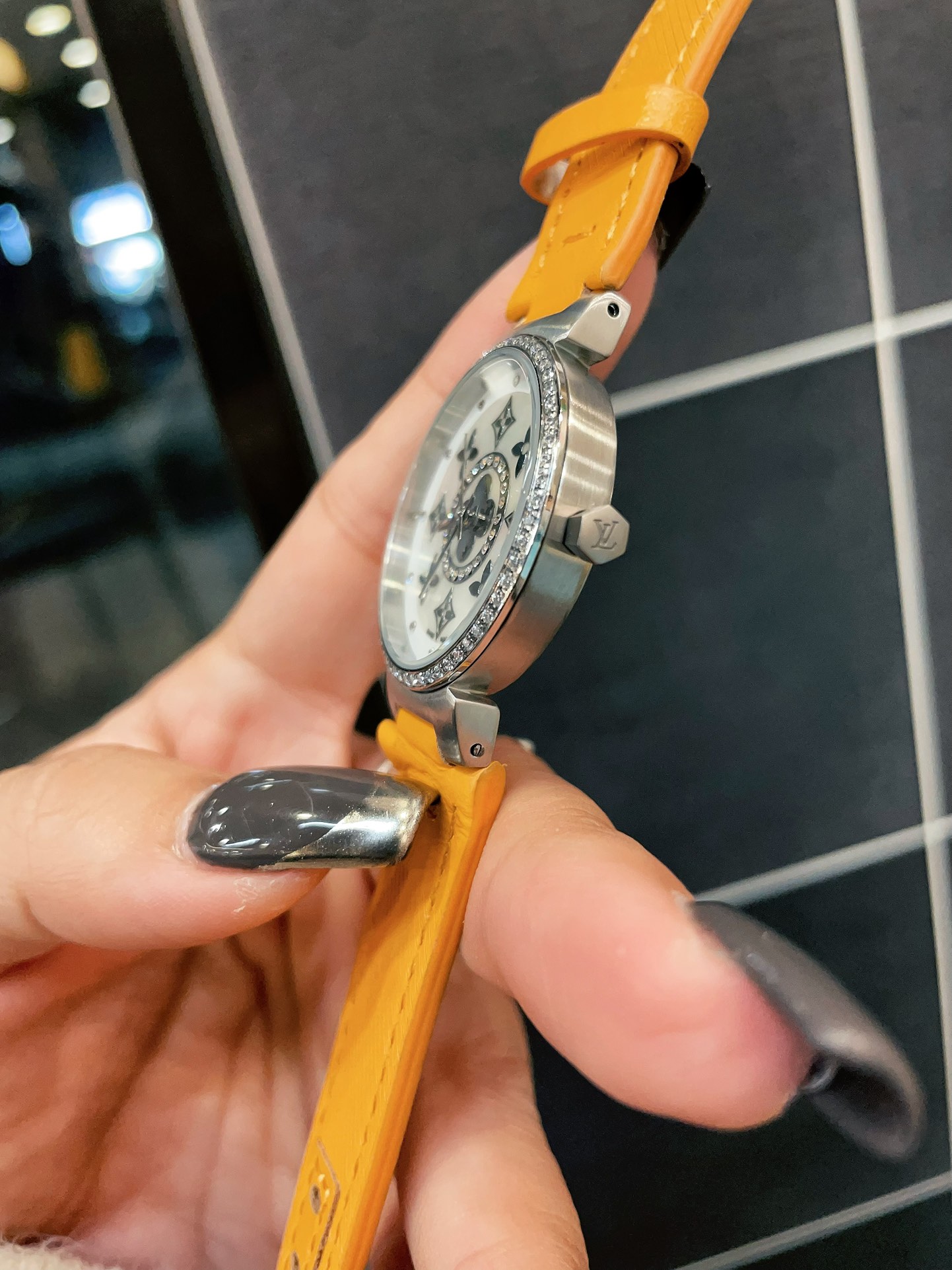 [TOP] Louis Vuitton LV  Watch 34mm - Yellow