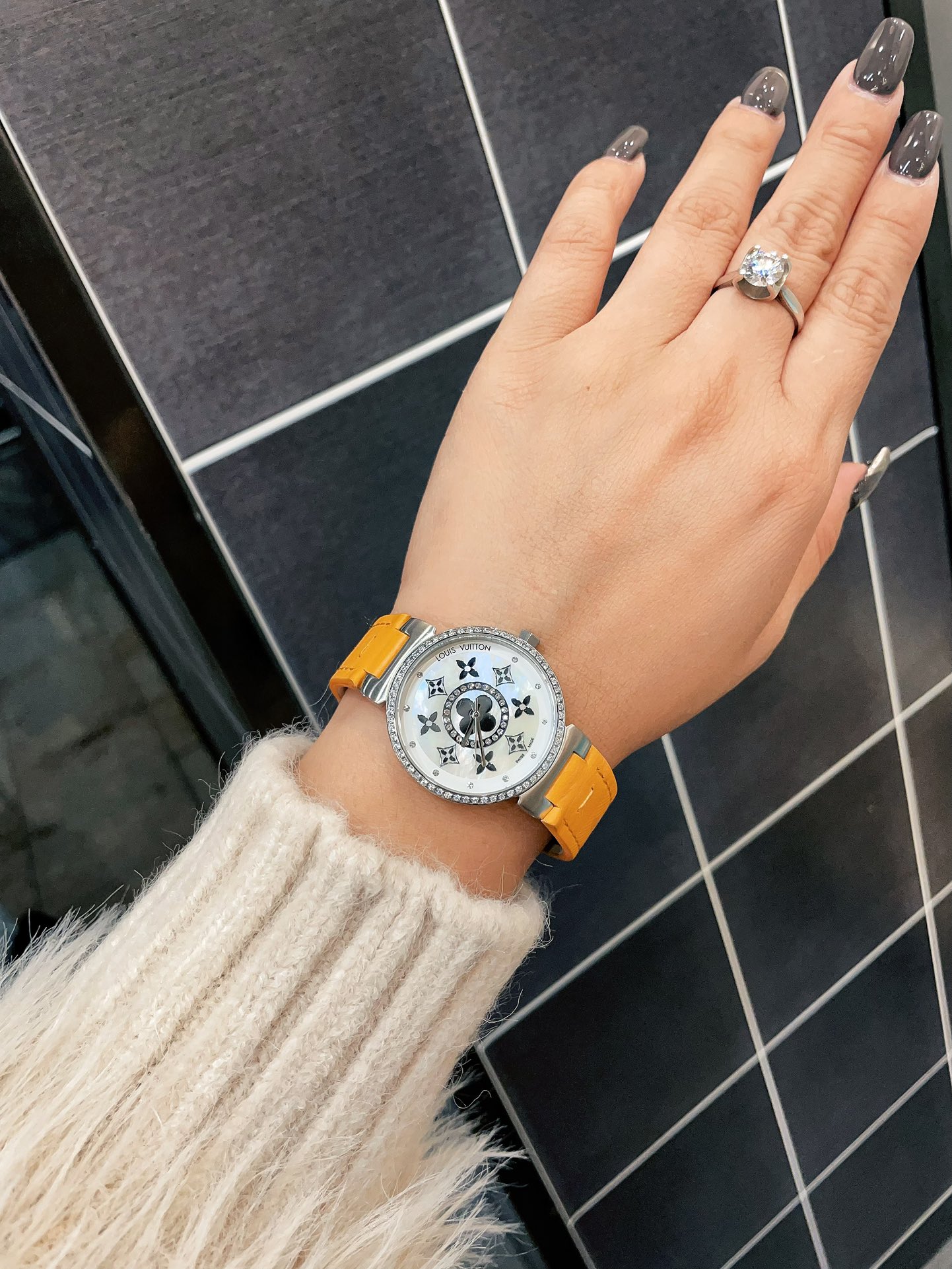 [TOP] Louis Vuitton LV  Watch 34mm - Yellow