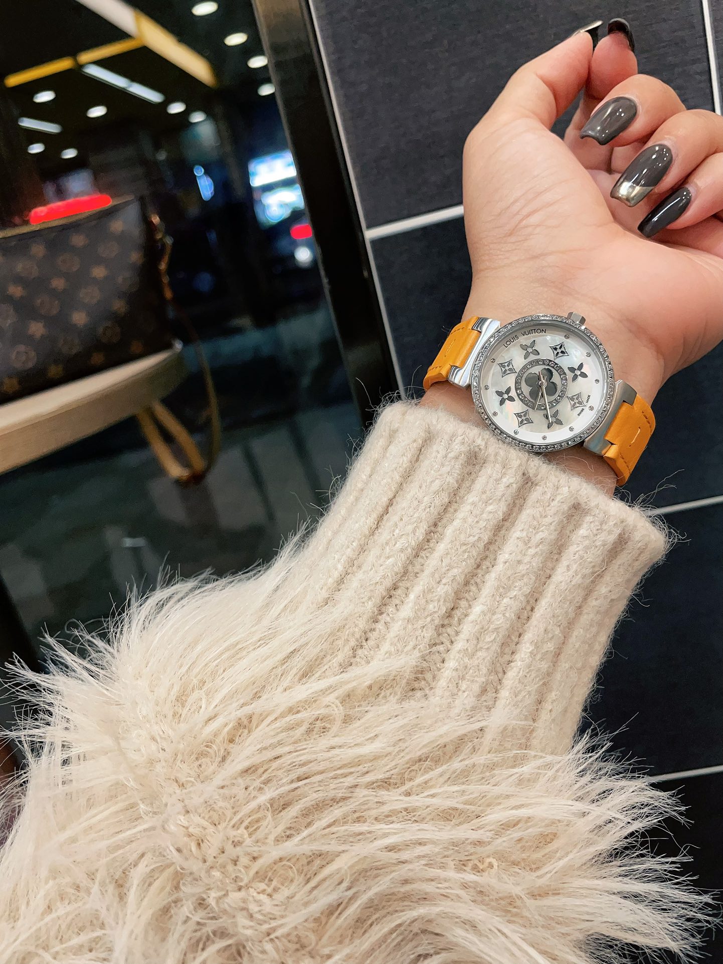 [TOP] Louis Vuitton LV  Watch 34mm - Yellow