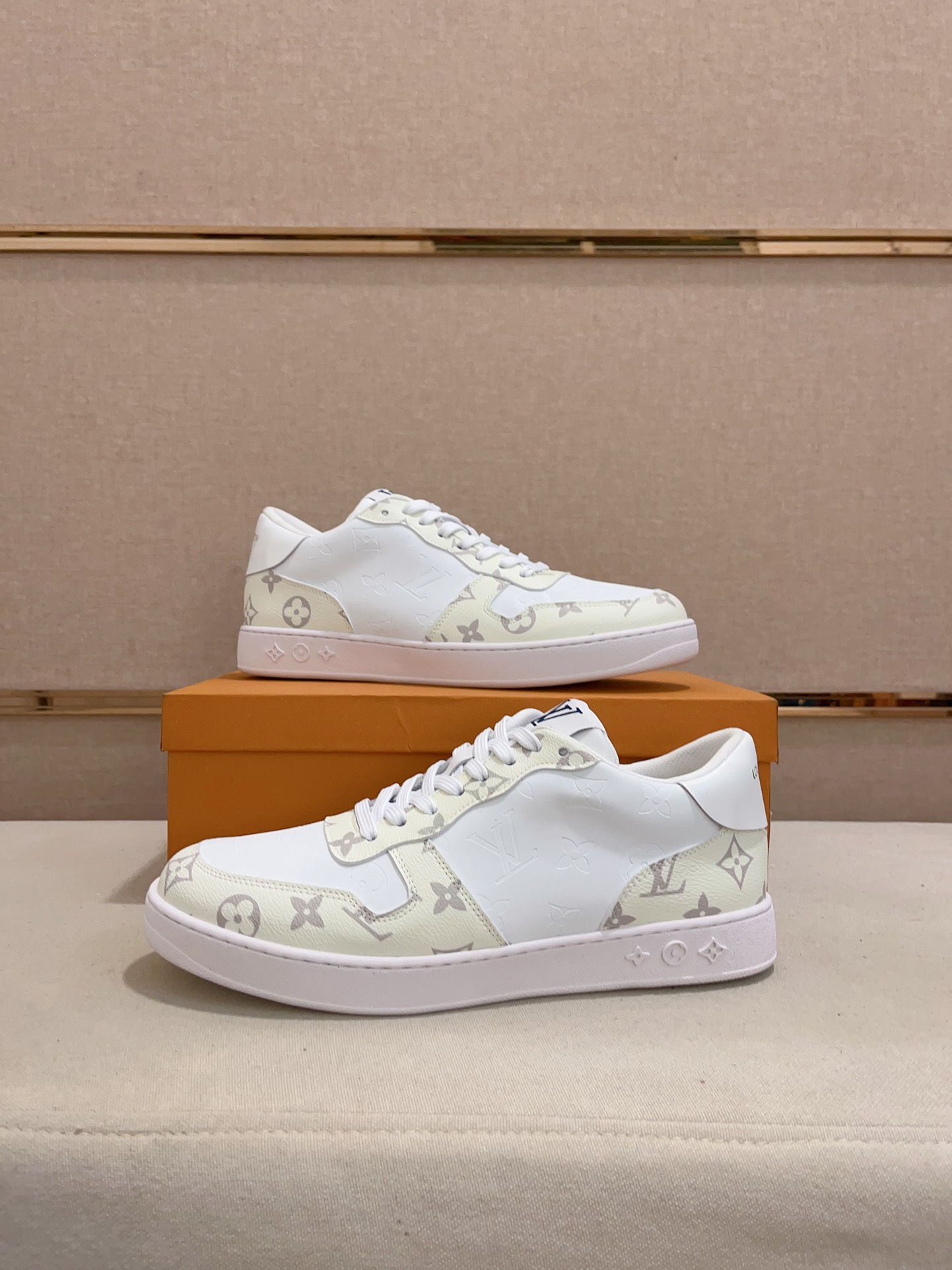[TOP] Louis Vuitton LV Men's Casual Shoes-2 Colors