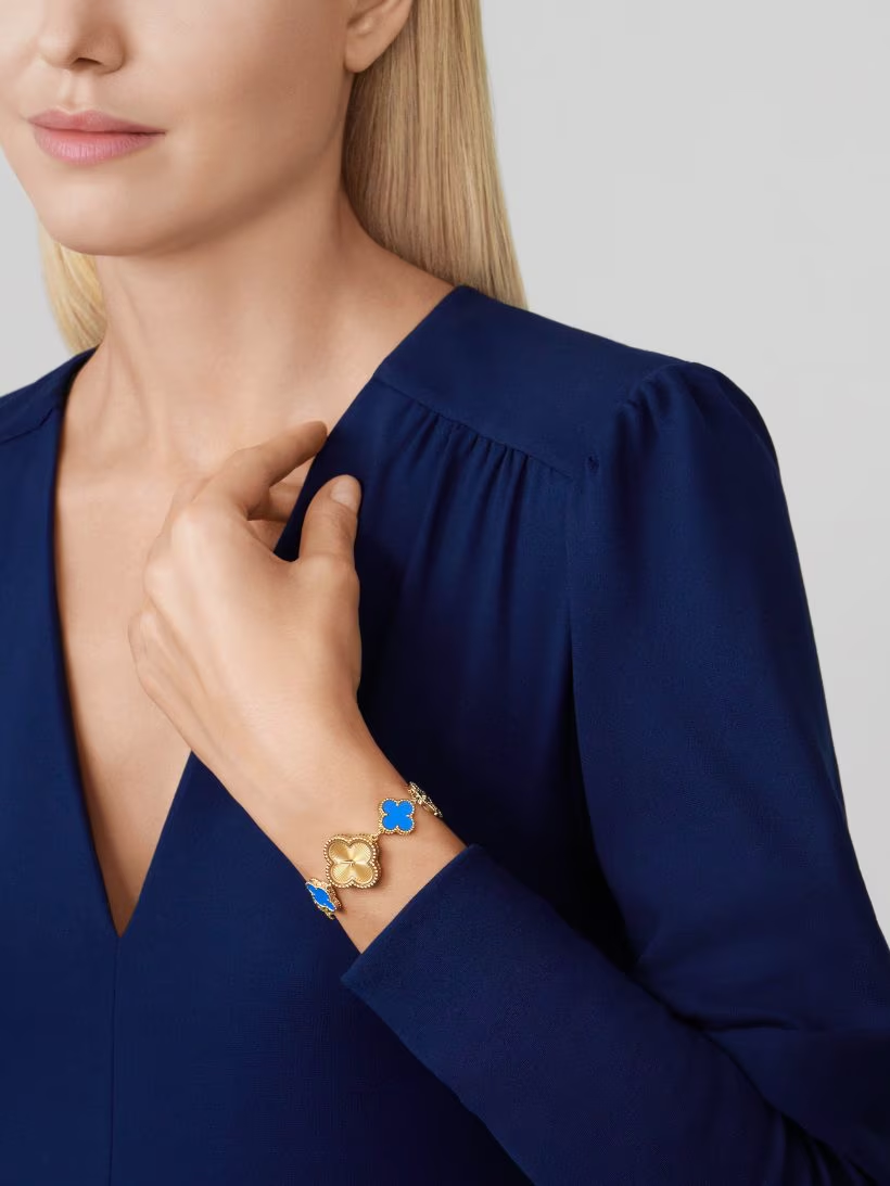 [TOP] Van Cleef & Arpels Sweet Alhambra Bracelet Watch - Gold