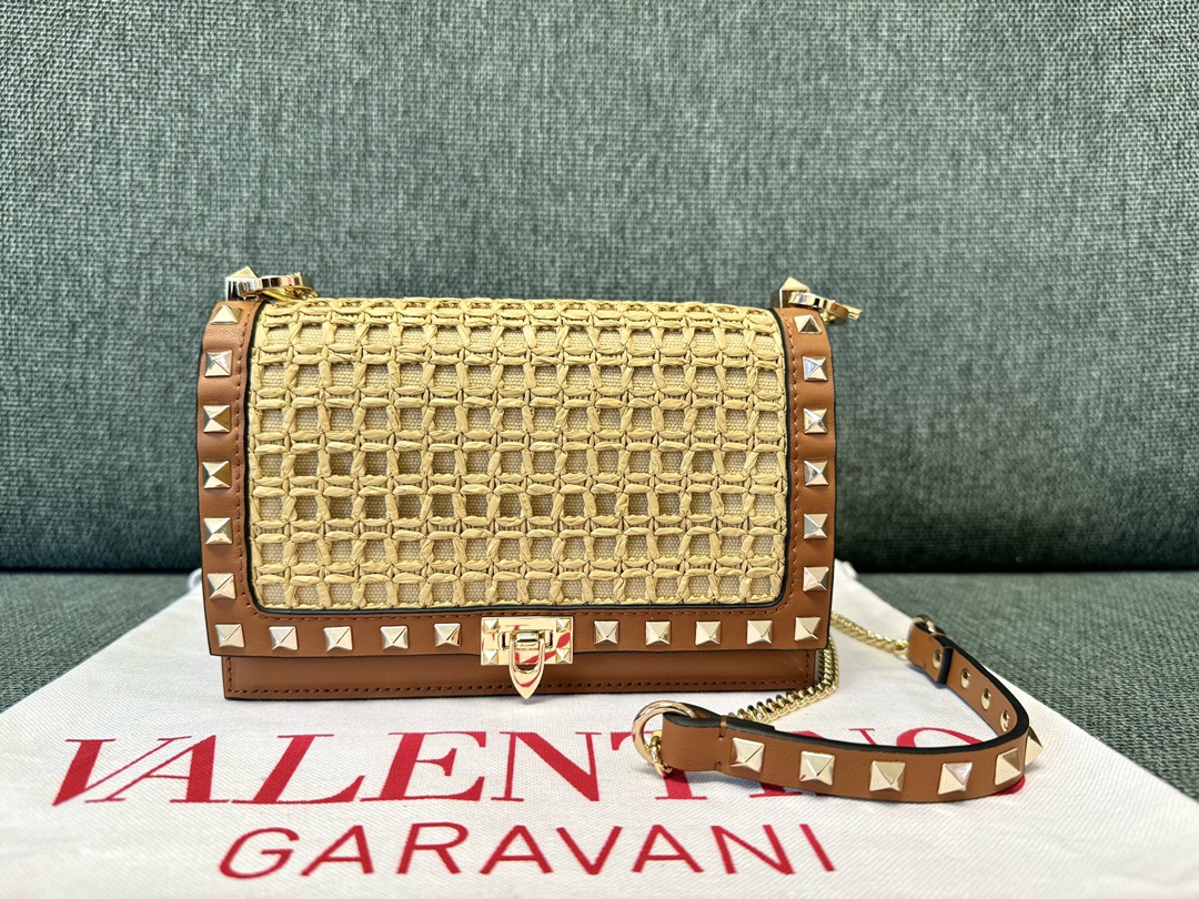[TOP] VALENTINO Rockstud Bags Raffia Envelope Bag 18.5x12x4cm - Brown