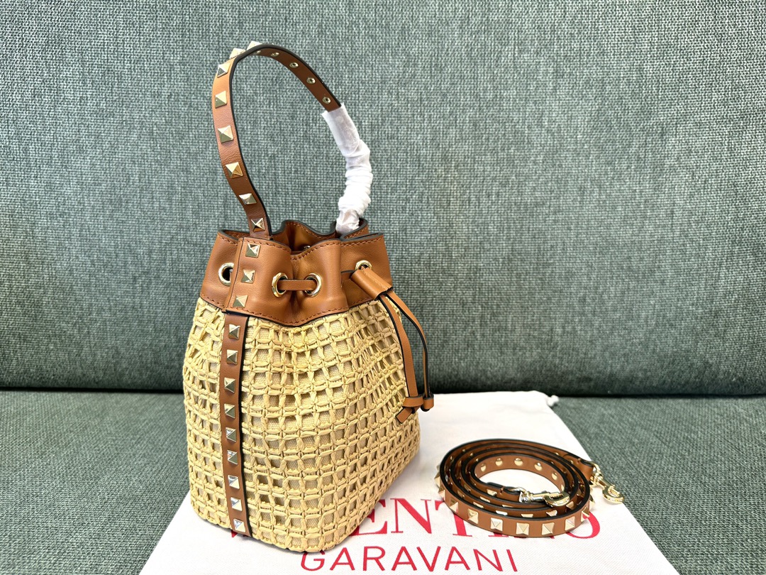 [TOP] VALENTINO Rockstud Bags Raffia Bucket Bag 16x18x11cm - Brown