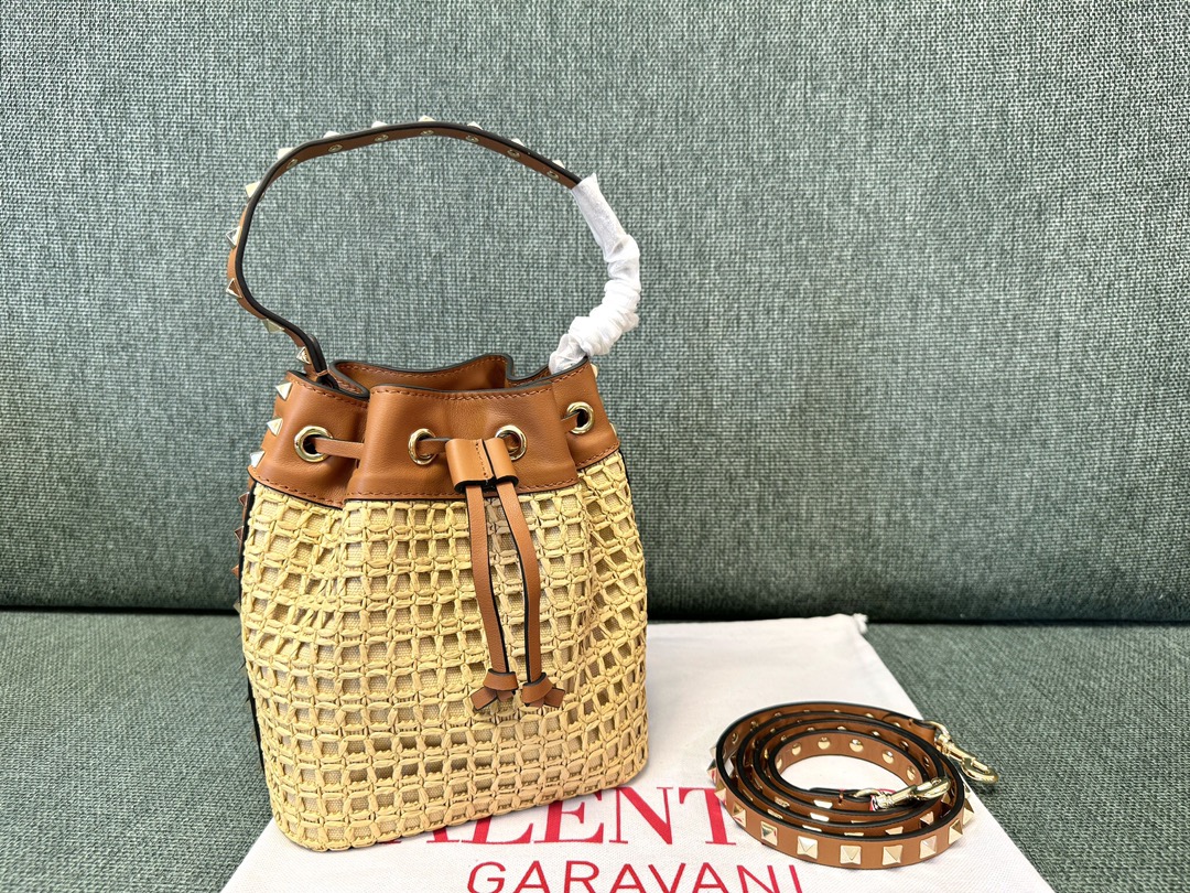 [TOP] VALENTINO Rockstud Bags Raffia Bucket Bag 16x18x11cm - Brown
