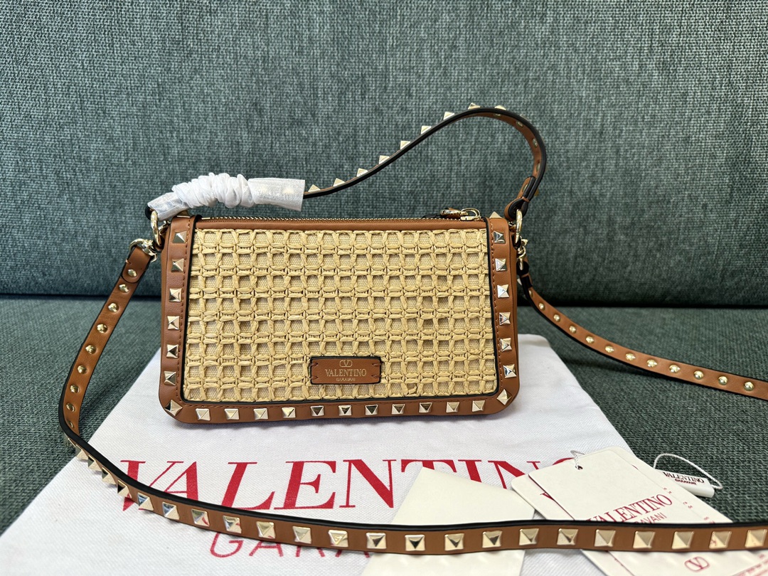 [TOP] VALENTINO Rockstud Bags Raffia Calfskin Crossbody Bag19x13x7cm - Brown