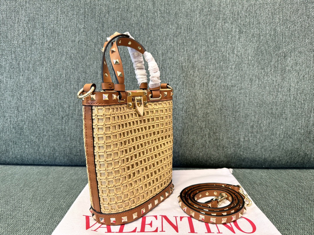 [TOP] VALENTINO Rockstud Bags Raffia Bucket Bag 16x19x8.5cm - Brown