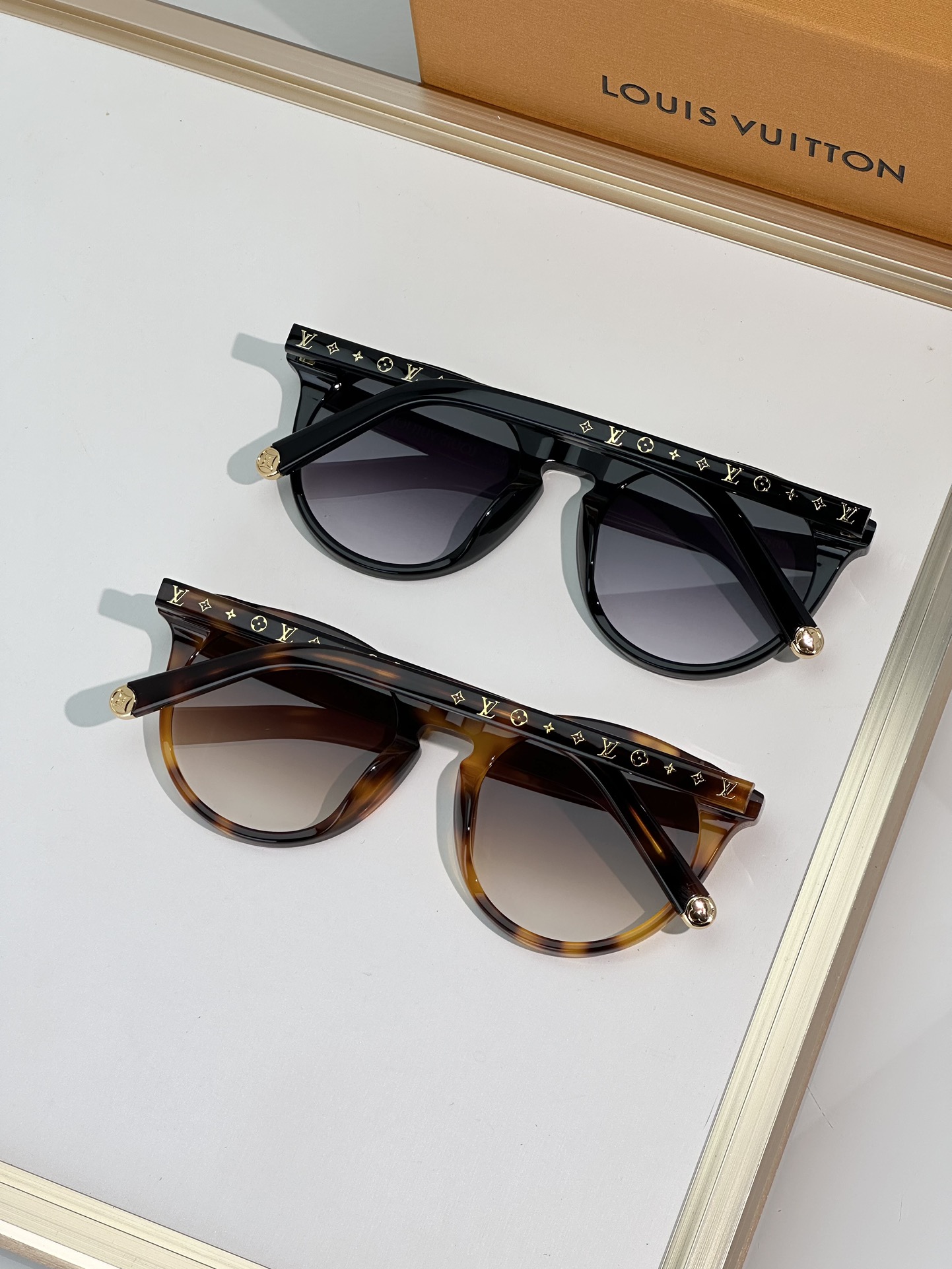 [TOP] Louis Vuitton LV Sunglasses  -2 Color