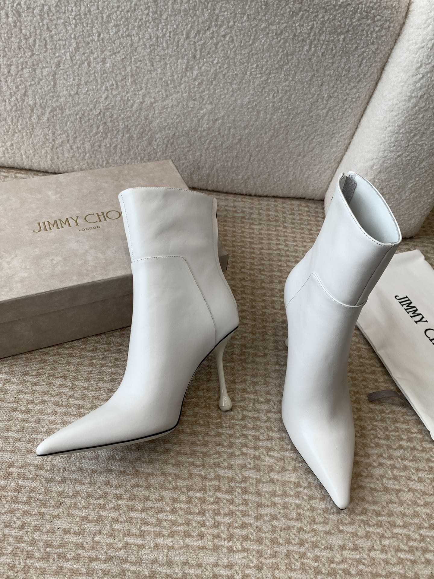 [TOP] Jimmy Choo Calfskin Pumps - 2 Color
