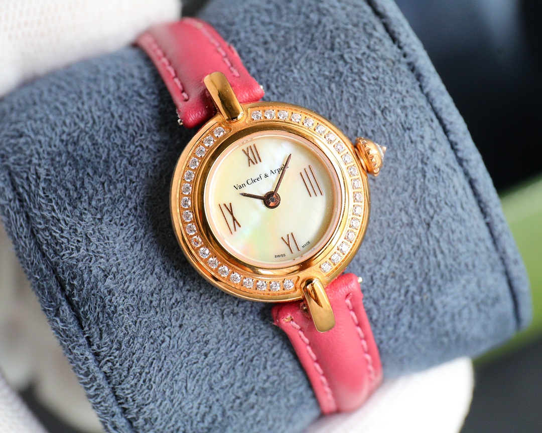 [TOP] Van Cleef & Arpels Watch - Red