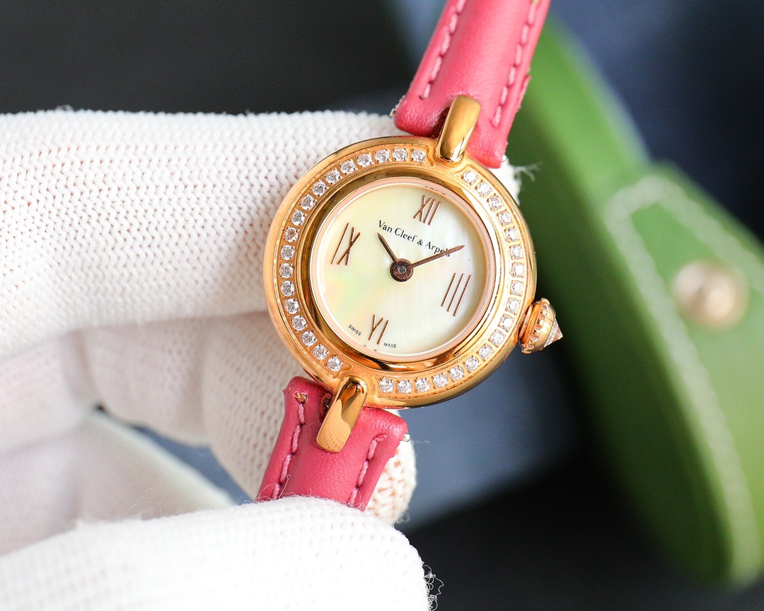 [TOP] Van Cleef & Arpels Watch - Red