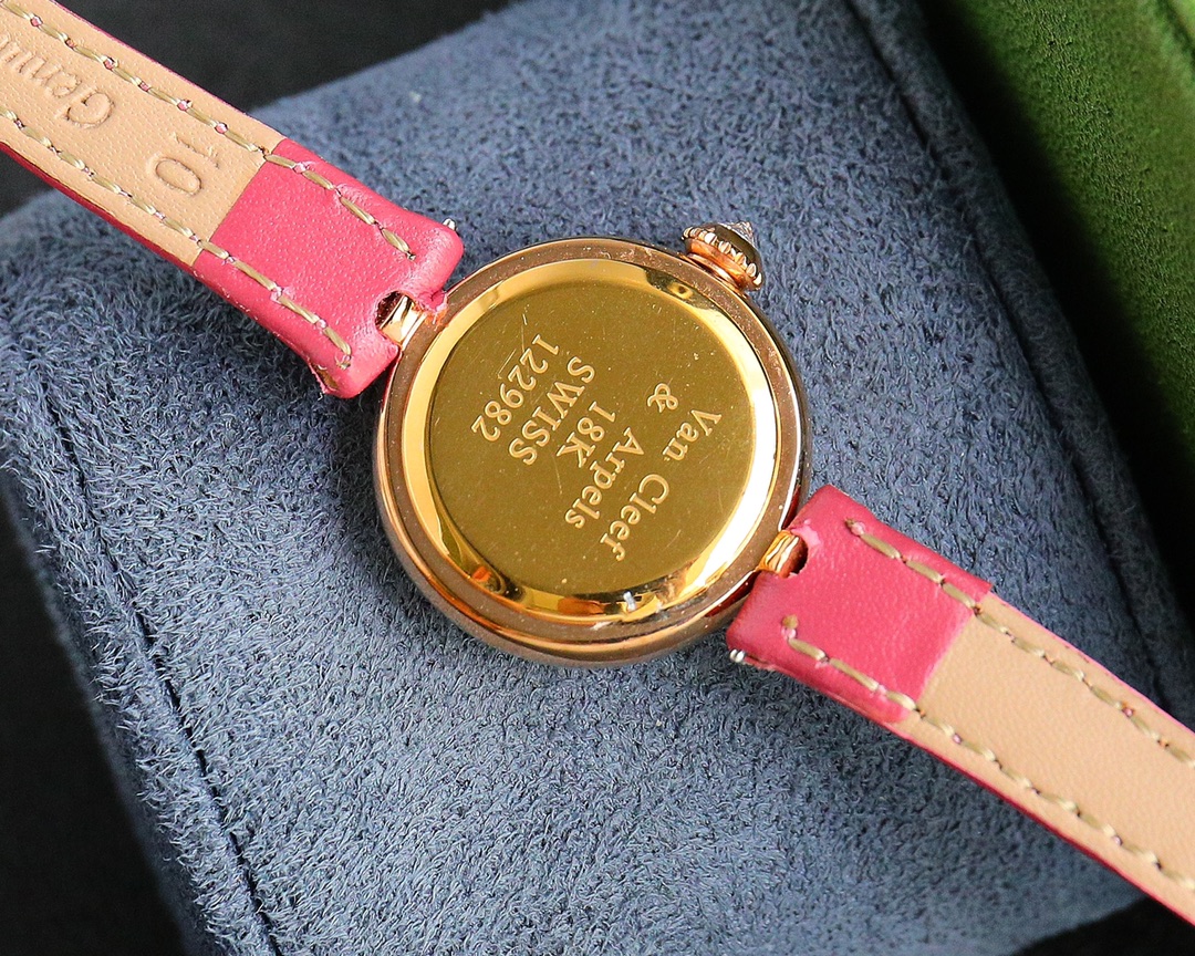 [TOP] Van Cleef & Arpels Watch - Red