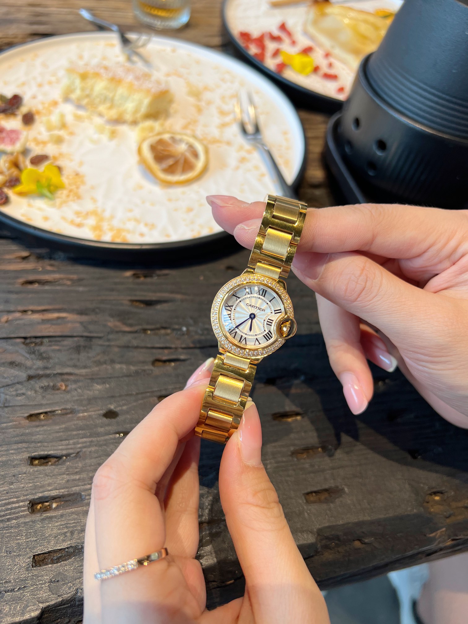 [TOP] Cartier Ballon Bleu de Watch 28mm - Gold