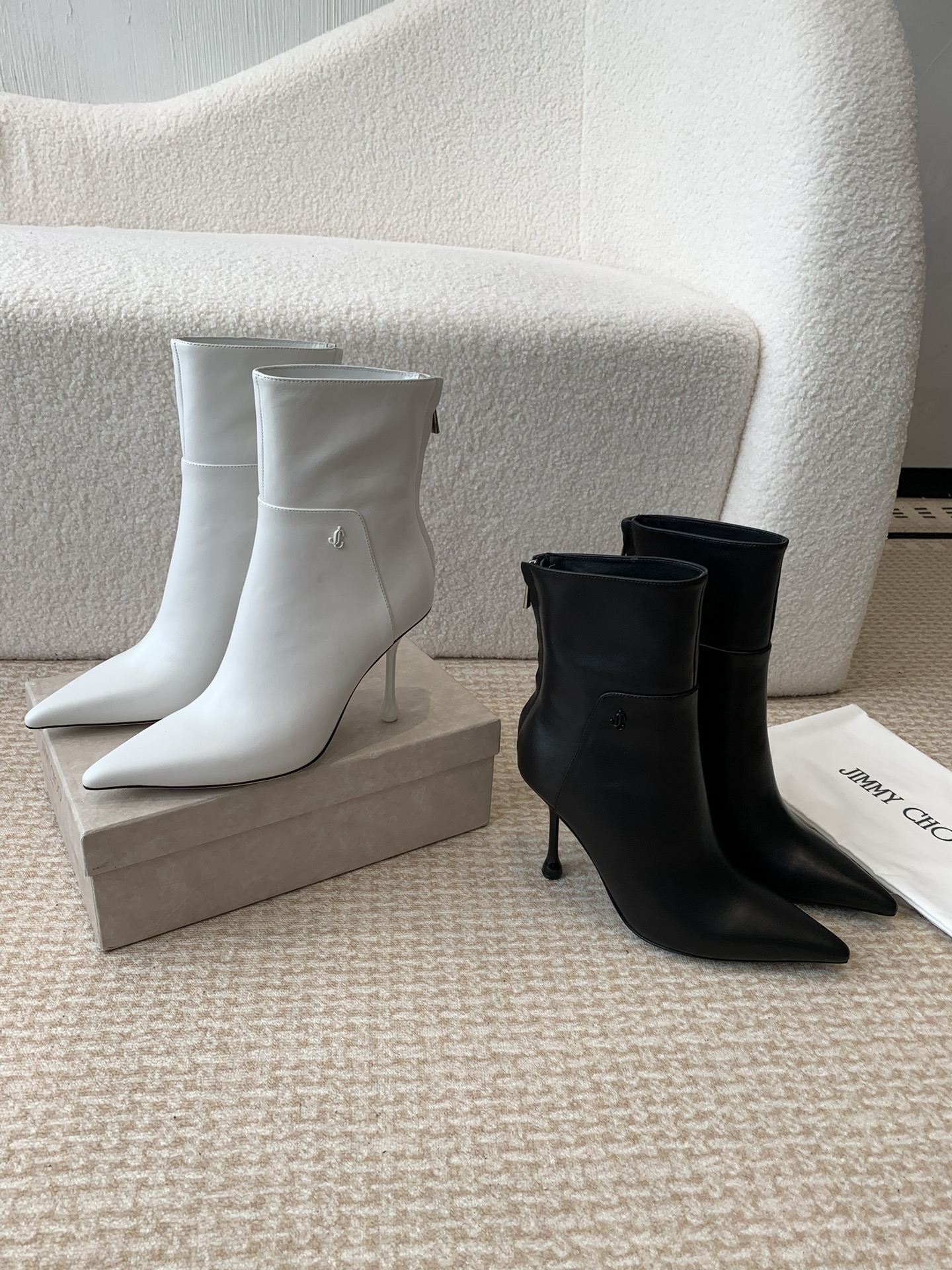 [TOP] Jimmy Choo Calfskin Pumps - 2 Color